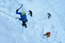 [김도훈 기자의 아웃도어 라이프] 겨울 산악레포츠의 꽃 빙벽등반