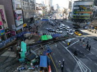 대구 만촌네거리 공사 현장서 천공기 쓰러져…3명 부상[영상]