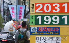 기름 넣으려 100m 줄…고유가에 주유소 대란, 서민 부담 급증