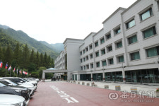 [산업유산 문화로 꽃피다](주)호텔금오산 객실 555호, 박정희 향수 가득
