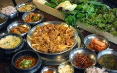 참나무향 가득 돼지고기 훈제 일품