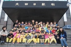 상아어린이집 원생, 본사 신문제작과정 견학