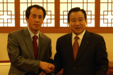 주공, 1억원 전달