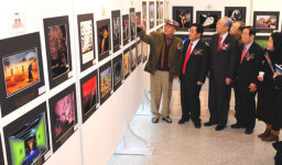 세계적 사진예술전 우뚝섰다