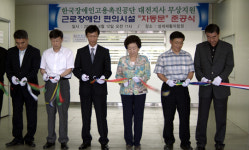 장애인 위한 자동문 설치