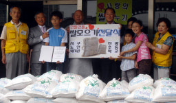 대전 탄방초, 복지관에 쌀 전달