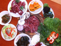 맛집 숯불에 익힌 고기 소금 살짝 ‘바로 이맛’