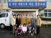 대전 흥룡초, 독거노인에 쌀 전달