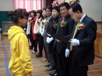 공주 중동초 100회 졸업생 배출