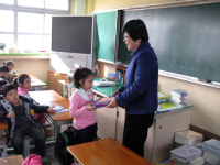 연기군 전의초등학교, 신입생에 칫솔세트 선물
