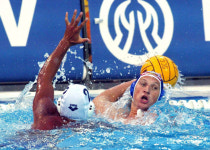 패스하는 물 속의 통키