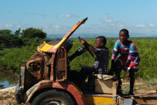 부릉부릉~ 동심은 국경을 넘어
