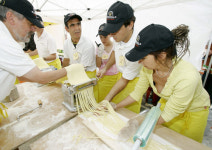 세계에서 가장 긴 국수 만들기