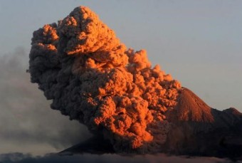인니 므라피 화산 폭발