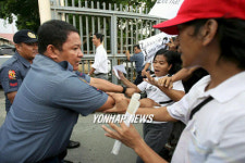 PHILIPPINES CORRUPT GOVERNMENT BROADBAND CONTRACT