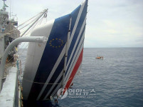 인양되는 에어프랑스 여객기 잔해