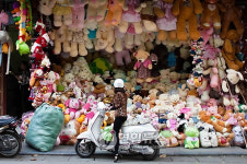 VIETNAM CHRISTMAS SHOPPING