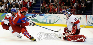 슛하는 알렉산더 오베츠킨