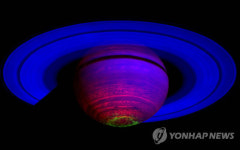 SPACE POLAR LIGHTS ON SATURN