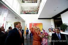 VIETNAM DUTCH ROYALS
