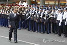 FRANCE GOVERNMENT POLICE OFFICERS TRIBUTE