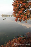 INDIA KASHMIR AUTUMN