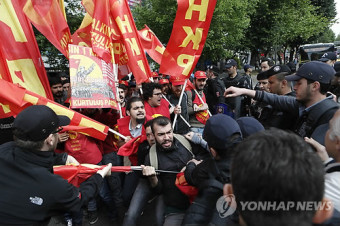 터키 노동절 시위…경찰-시위대 충돌
