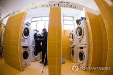 ITALY ITALY POPE LAUNDRY
