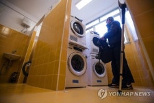 ITALY ITALY POPE LAUNDRY