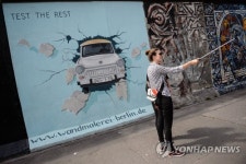 GERMANY BERLIN EAST SIDE GALLERY