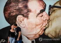 GERMANY BERLIN EAST SIDE GALLERY