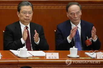 中전인대 참석한 왕치산과 자오러지