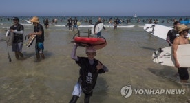 ISRAEL GAS PIPELINE SURFING PROTEST