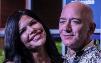 INDIA BUSINESS AMAZON BEZOS VISIT