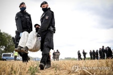 GERMANY ENDE GELAENDE PROTEST INITIATIVE