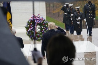 알링턴 묘지 참배 논란, 트럼프-해리스 갈등 심화