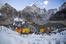 (FILE) NEPAL MOUNT EVEREST NEW HEIGHT