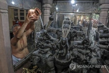 INDIA COVID19 CORONAVIRUS RELIGIOUS PLACES REOPENING