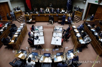 '부패 의혹' 피녜라 대통령 탄핵안 부결시킨 칠레 상원