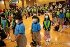 3개월 만에 학교 친구 만난 홍콩 어린이들