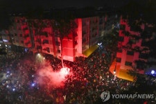 월드컵 8강 첫 진출에 기뻐하는 모로코 시민들