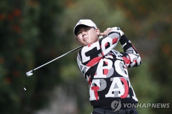 제네시스 인비테이셔널 첫날 티샷하는 김시우