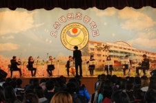 초등학교에서 울려 퍼진 심포니오케스트라