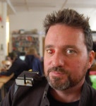 오른쪽 눈에 카메라 장착한 ‘아이보그’