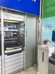 ATM 영토 넓혀라…편의점 손잡는 은행들 왜?