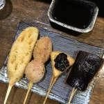혀끝에 녹아드는 화려한 튀김, ‘쿠시아게’ 맛집