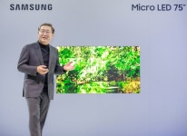 삼성電, 세계 최소형 &apos;마이크로 LED&apos; 75형 첫 공개