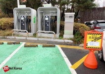 전기차 충전소 가림막 설치 논의만 수년째..손 놓는 정부