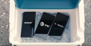 WSJ, '삼성 5G 폰' 아이스박스에 넣어 발열 조롱