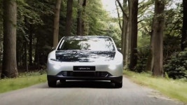 [영상] 달리며 충전하는 태양광 전기차 ‘라이트이어 원’